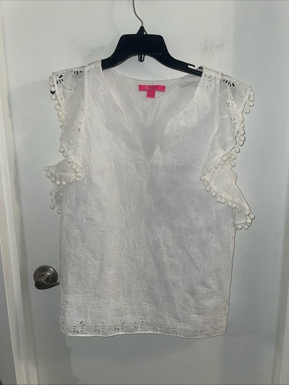 Lilly Pulitzer med Taylinn White‎ cotton Eyelet Pom Pom V Neck lined top blouse